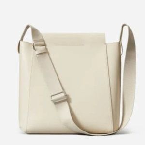 Everlane The Form Leather Crossbody Bag in Bone